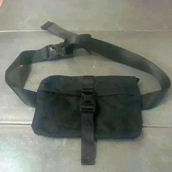 Athleta Black Belt Bag 🖤 - Picture 2 of 6